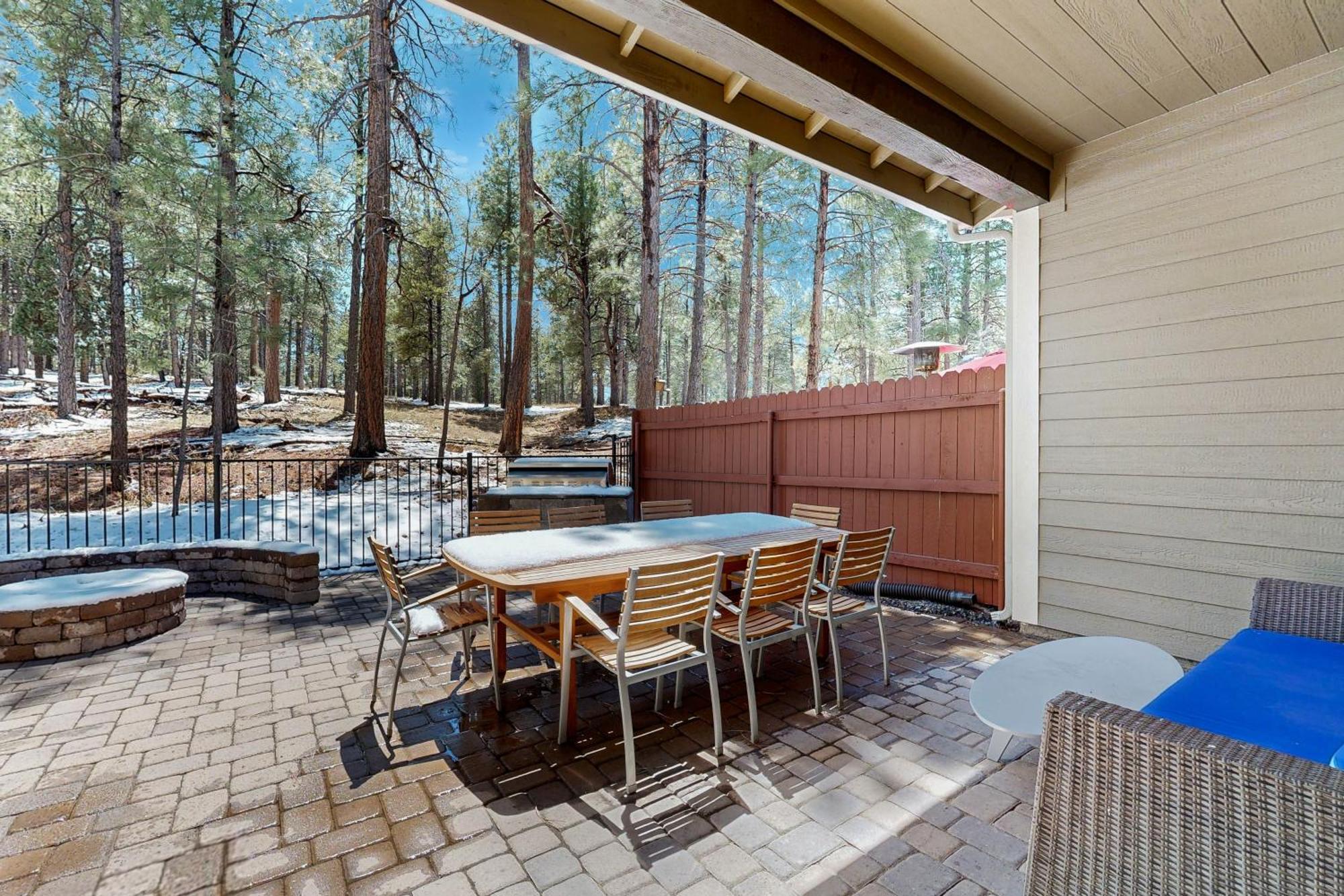 Pinnacle Pines سارية العلم المظهر الخارجي الصورة