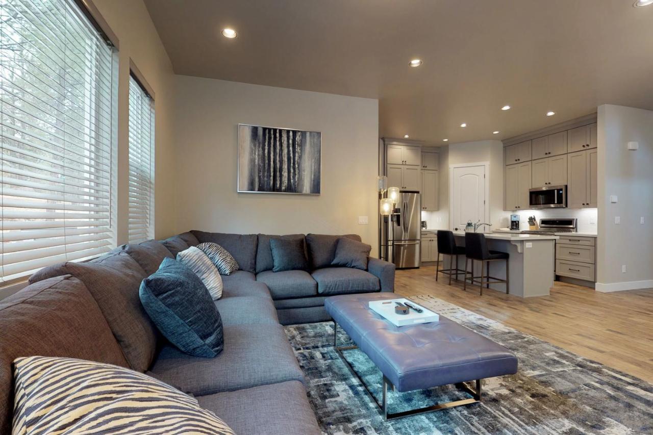 Pinnacle Pines سارية العلم المظهر الخارجي الصورة